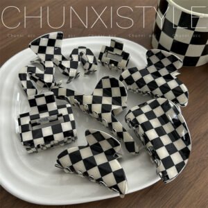 Home checkerboard large hair claw